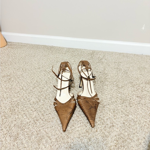 Brown Heels with Pointed Toe and Strappy Design - Picture 7 of 9